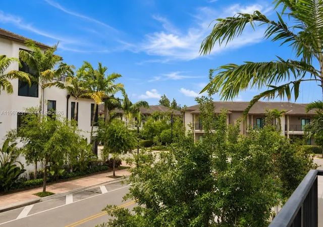 3rd image of 4745 Nw 84Th Ct #14, Doral, FL 33166 | MLS# A11969231