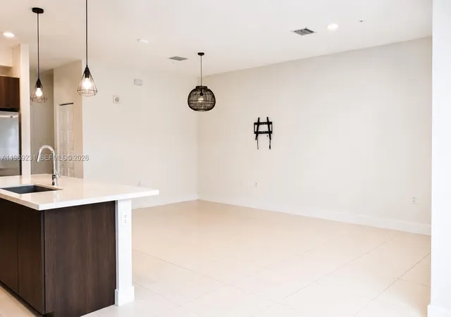 5th image of 4745 Nw 84Th Ct #14, Doral, FL 33166 | MLS# A11969231