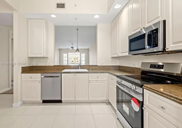 4th image of 17 Harbour Isle Dr #W 103, Fort Pierce, FL 34949 | MLS# A11969356