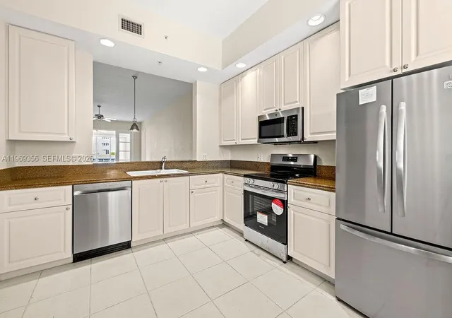 5th image of 17 Harbour Isle Dr #W 103, Fort Pierce, FL 34949 | MLS# A11969356