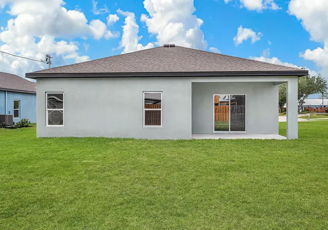 Photo 17 of Single family home for sale at 5604 Sunset Blvd, Fort Pierce, FL 34982 | MLS# F10554149 | Listing updated on 2026-10-01