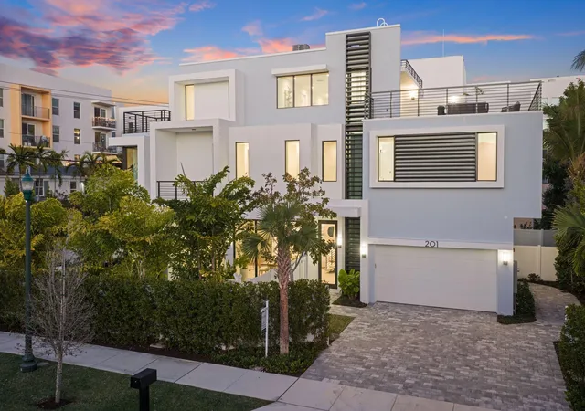 1st image of 201 Se 4th Ave, Delray Beach, FL 33483 | MLS# R11165479