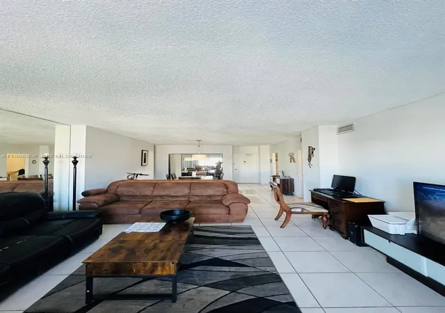 4th image of 500 Bayview Dr #1417, Sunny Isles Beach, FL 33160 | MLS# A11968506