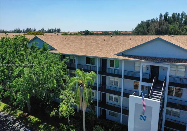 2nd image of 12500 Sw 6Th St, Pembroke Pines, FL 33027