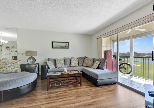 3rd image of 12500 Sw 6Th St, Pembroke Pines, FL 33027