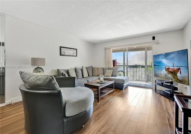 4th image of 12500 Sw 6Th St, Pembroke Pines, FL 33027