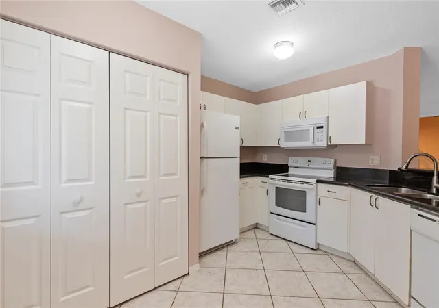 Photo 2 of Townhouse for sale at 1186 Sw 44th Avenue #1186, Deerfield Beach, FL 33442 | MLS# F10554210 | Listing updated on 2026-10-01