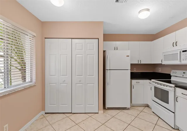 Photo 3 of Townhouse for sale at 1186 SW 44th Avenue #1186, Deerfield Beach, FL 33442 | MLS# F10554210 | Listing updated on 2026-10-01