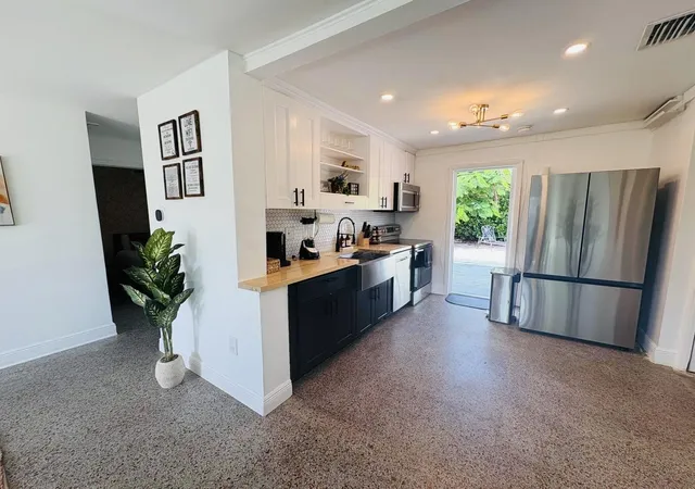 Homes for sale in Pompano Beach, FL | 2711 Ne 11th Ter, Pompano Beach, FL 33064 | MLS# R11165718