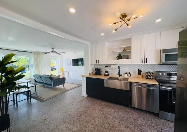 Homes for sale in Pompano Beach, FL | 2711 Ne 11th Ter, Pompano Beach, FL 33064 | MLS# R11165718