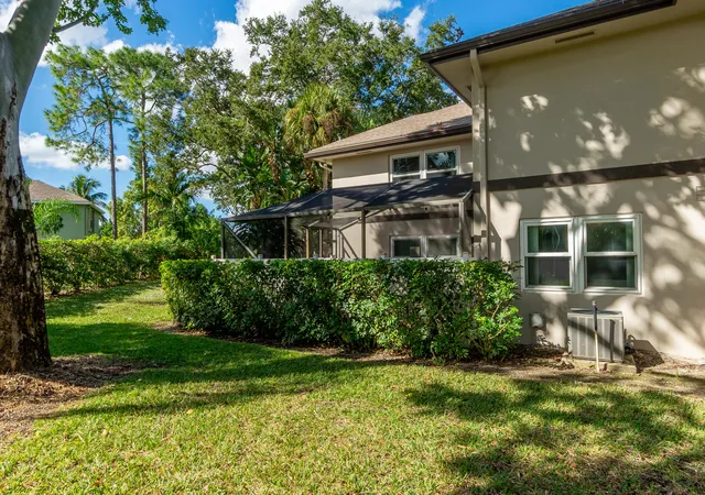 Homes for sale in Royal Palm Beach, FL | 31 Clinton Ct #C, Royal Palm Beach, FL 33411 | MLS# R11165807