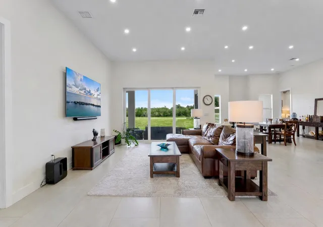 5th image of 19921 Skyhawk Ln, Loxahatchee, FL 33470 | MLS# R11165834