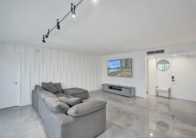 Photo 3 of Condo for sale at 3500 Galt Ocean Dr #1109, Fort Lauderdale, FL 33308 | MLS# F10554343 | Listing updated on 2026-09-30