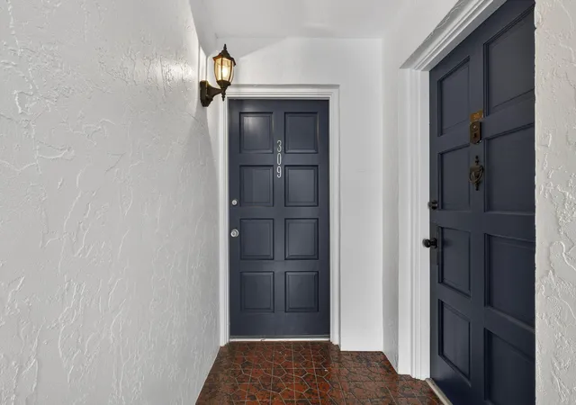 Homes for sale in North Palm Beach, FL | 28 Yacht Clb Dr, North Palm Beach, FL 33408