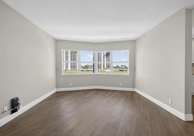 Homes for sale in North Palm Beach, FL | 28 Yacht Clb Dr, North Palm Beach, FL 33408