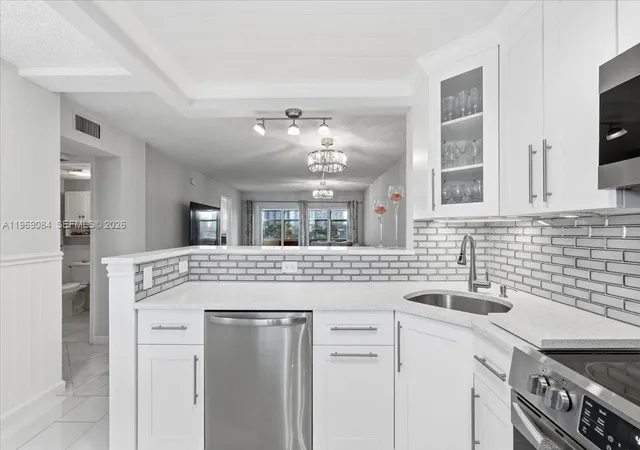 3rd image of 3201 Ne 8Th St, Pompano Beach, FL 33062