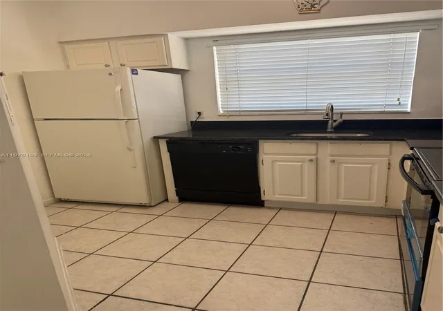 3rd image of 1791 Nw 96Th Ter #4F, Pembroke Pines, FL 33024 | MLS# A11970193