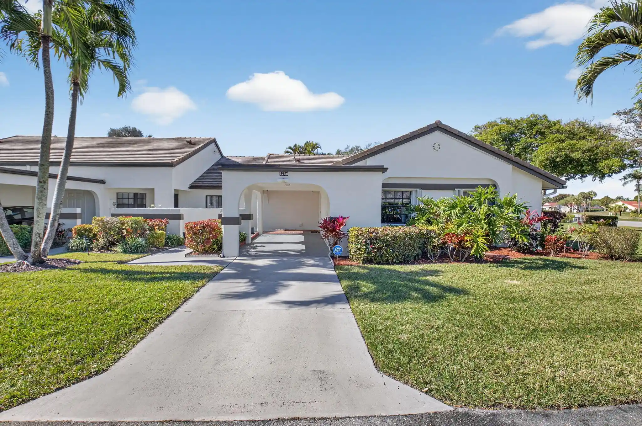 Photo 1 of Single family home for sale at 5750 Parkwalk Cir E, Boynton Beach, FL 33472 | MLS# R11165966 | Listing updated on 2026-10-22