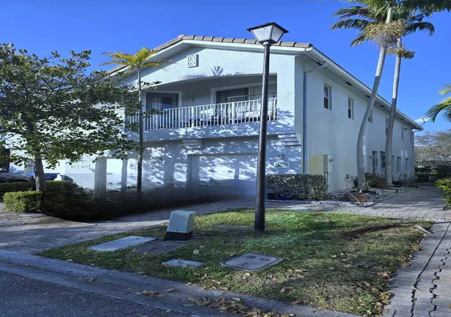 Homes for sale in Riviera Beach, FL | 3037 Laurel Ridge Cir, Riviera Beach, FL 33404 | MLS# R11166039