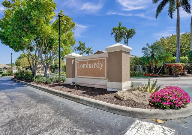 Homes for sale in Tamarac, FL | 10116 Lombardy Dr #10116, Tamarac, FL 33321 | MLS# F10552415