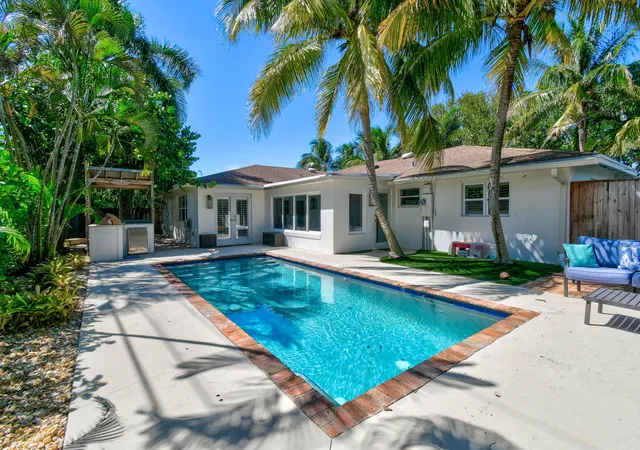 2nd image of 106 Windsor Rd E, Jupiter, FL 33469 | MLS# R11166066