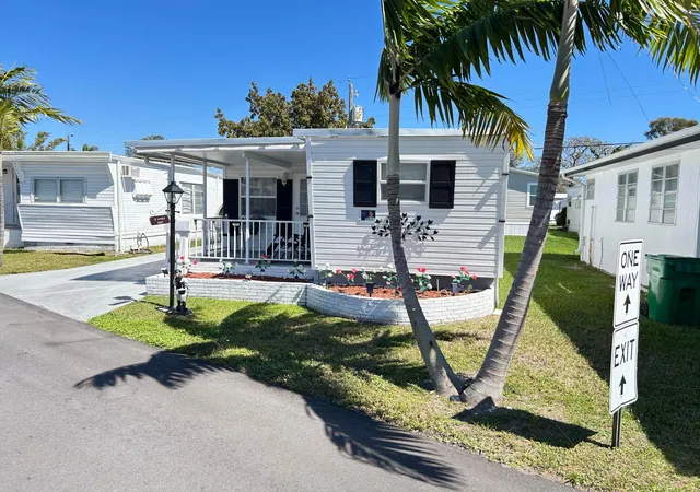 Homes for sale in Hollywood, FL | 1325 S 33 Rd, Hollywood, FL 33021 | MLS# R11166069