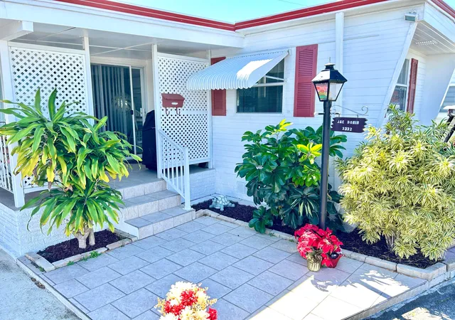 3rd image of 3332 Broadway St, Hollywood, FL 33021 | MLS# R11166082