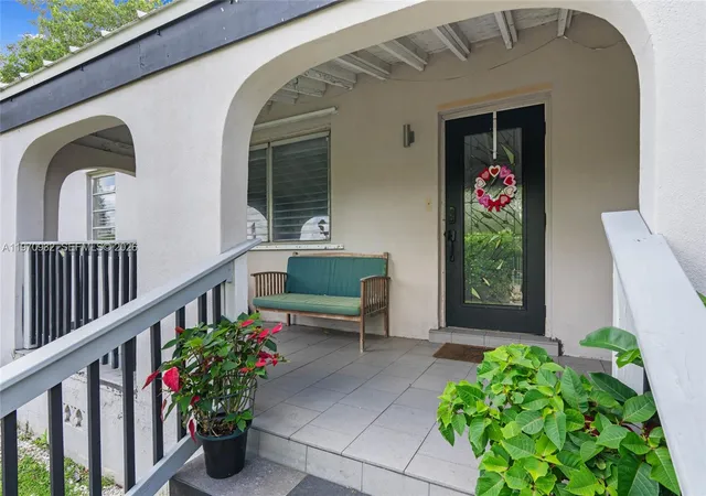 2nd image of 700 Sw 44th Pl, Coral Gables, FL 33134 | MLS# A11970932