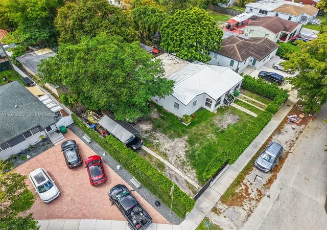 48th image of 700 Sw 44th Pl, Coral Gables, FL 33134 | MLS# A11970932