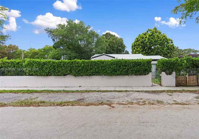 4th image of 700 Sw 44Th Pl, Coral Gables, FL 33134 | MLS# A11970932