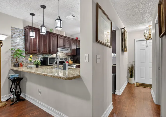 2nd image of 2122 Ne 44th St, Lighthouse Point, FL 33064 | MLS# R11166159