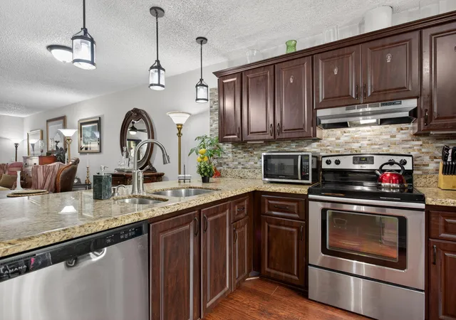 3rd image of 2122 Ne 44Th St, Lighthouse Point, FL 33064 | MLS# R11166159