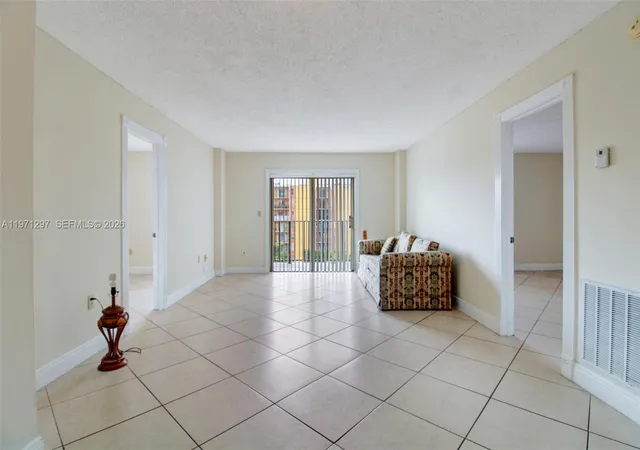 4th image of 4717 Nw 7Th St #604-10, Miami, FL 33126 | MLS# A11971297