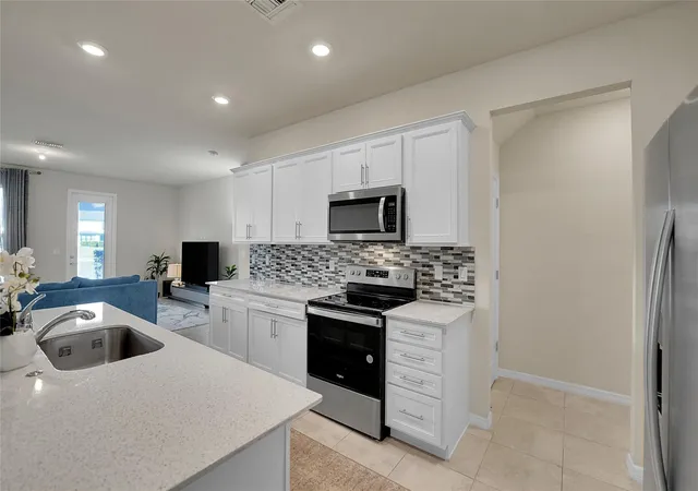 Photo 4 of Townhouse for sale at 2293 S Appleton Cir, Fort Lauderdale, FL | MLS# F10554665 | Listing updated on 2026-10-06