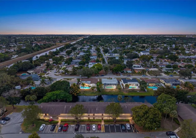 Listing Photo 4 - Condo for sale in building located at 101 Nw 76Th Ave, Margate, FL 33063 - Unit #102