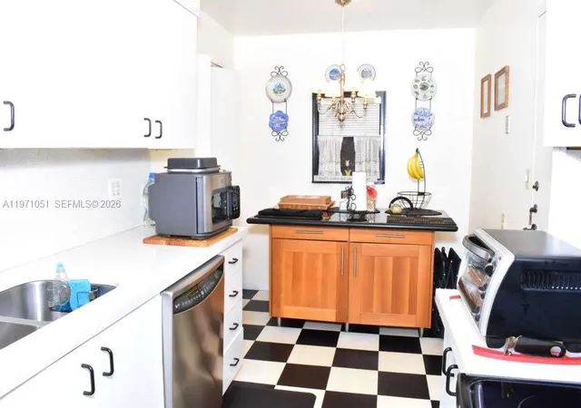 4th image of 1300 Saint Charles Pl #617, Pembroke Pines, FL 33026 | MLS# A11971051