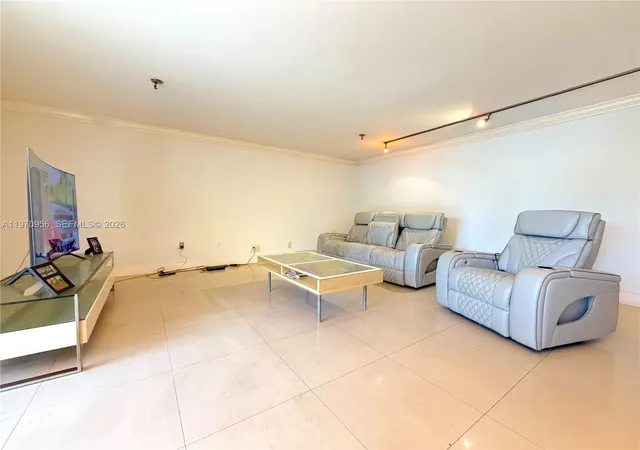 2nd image of 661 Ne 195Th St #104, Miami, FL 33179 | MLS# A11970956