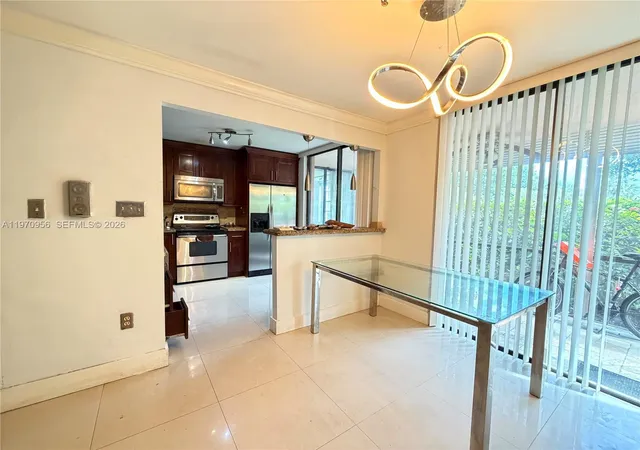4th image of 661 Ne 195Th St #104, Miami, FL 33179 | MLS# A11970956