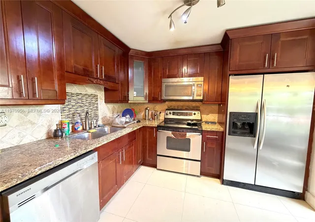 5th image of 661 Ne 195Th St #104, Miami, FL 33179 | MLS# A11970956
