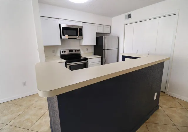 Photo 2 of Condo for sale at 777 Riverside Dr #1516, Coral Springs, FL 33071 | MLS# F10554370 | Listing updated on 2026-09-23