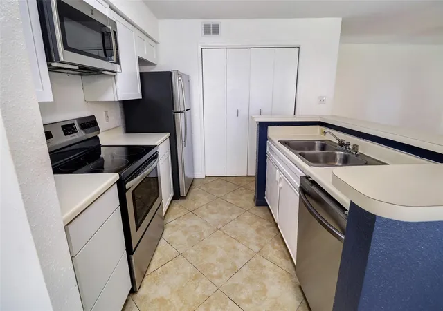 Photo 3 of Condo for sale at 777 Riverside Dr #1516, Coral Springs, FL 33071 | MLS# F10554370 | Listing updated on 2026-09-23