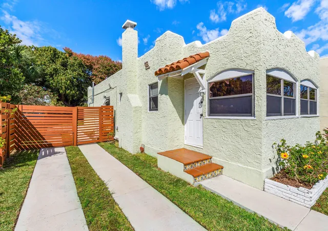 1st image of 921 S M St, Lake Worth Beach, FL 33460 | MLS# R11166600