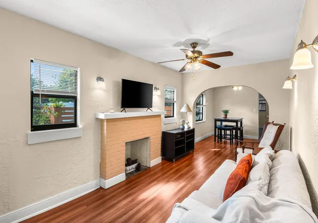 2nd image of 921 S M St, Lake Worth Beach, FL 33460 | MLS# R11166600