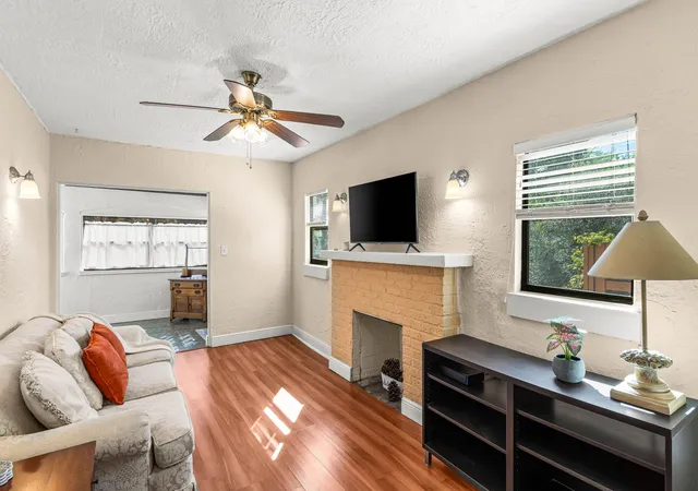 3rd image of 921 S M St, Lake Worth Beach, FL 33460 | MLS# R11166600