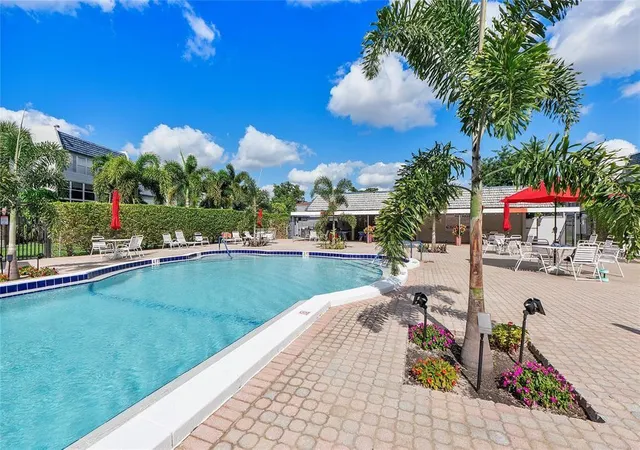 Homes for sale in Margate, FL | 7787 Golf Circle Drive, Margate, FL 33063 | Houzeo