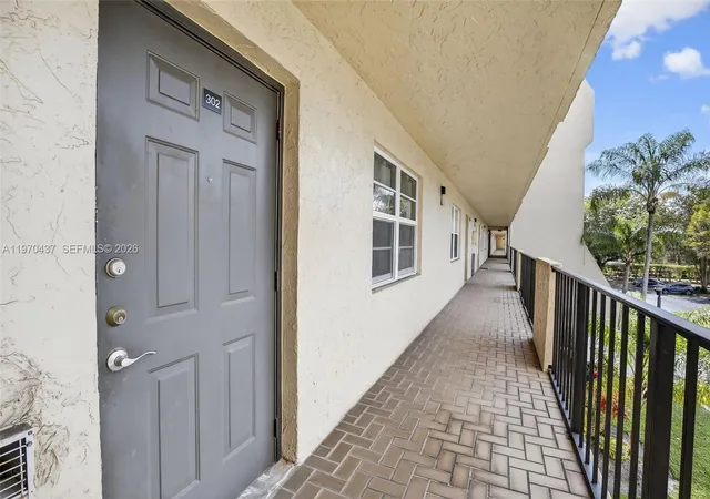 2nd image of 3300 W Rolling Hills Cir #302, Davie, FL 33328 | MLS# A11970437
