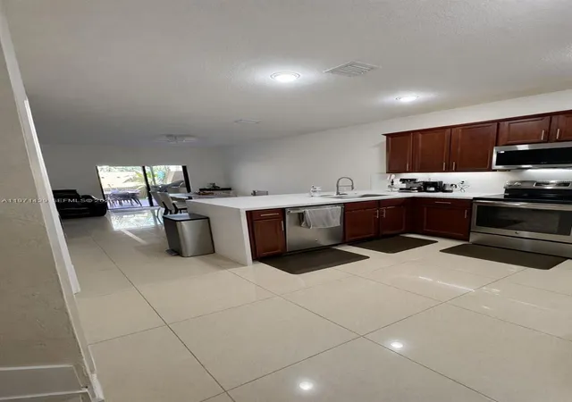 5th image of 10255 Nw 89Th Ter, Doral, FL 33178 | MLS# A11971429
