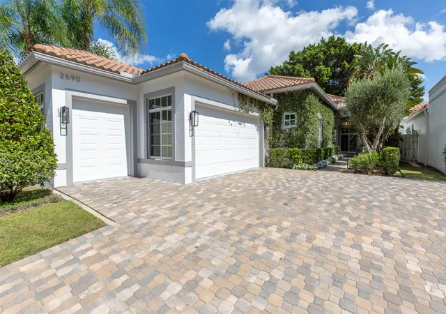 Photo 1 of Single family home for sale at 2690 Players Ct, Wellington, FL 33414 | MLS# R11166723 | Listing updated on 2026-09-23