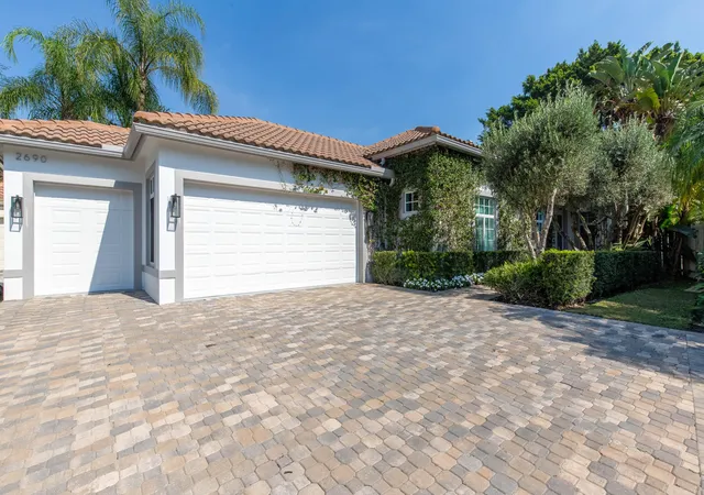 Photo 2 of Single family home for sale at 2690 Players Ct, Wellington, FL 33414 | MLS# R11166723 | Listing updated on 2026-09-23