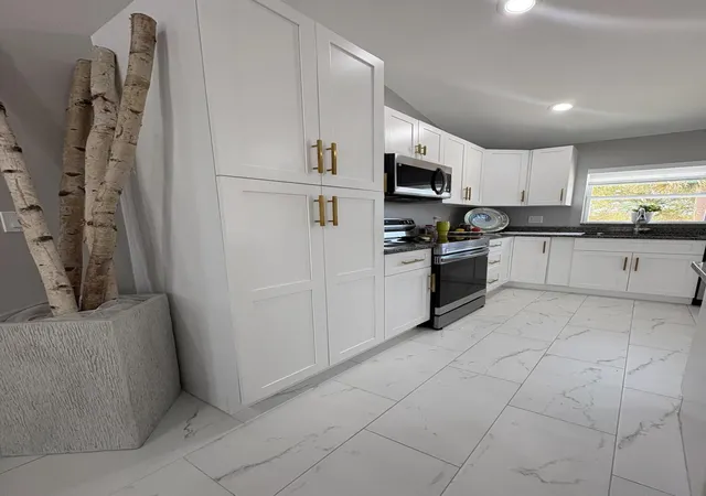 3rd image of 9019 S Castle Cir, Labelle, FL 33935 | MLS# R11166833